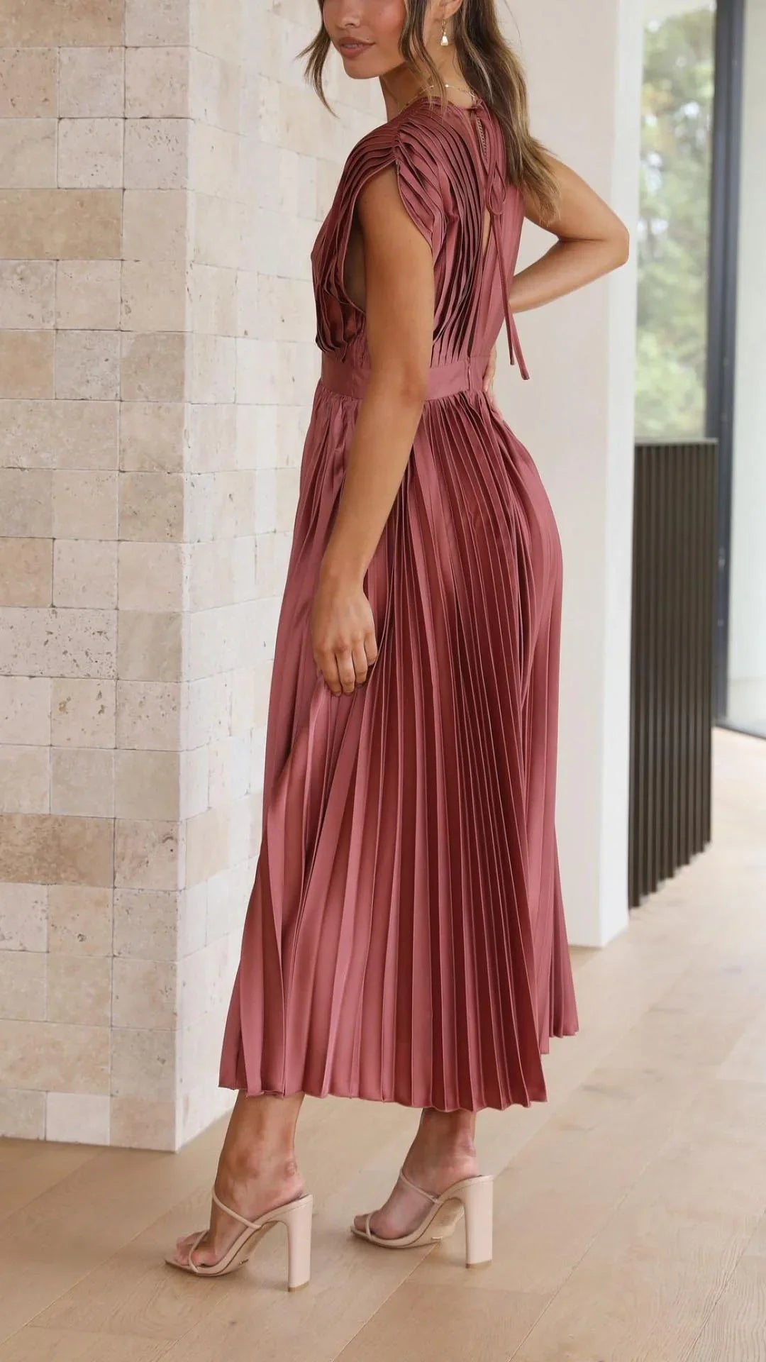 Marcela™ | שמלת צווארון V אלגנטית