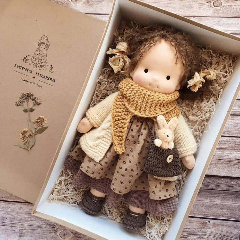 Dolly™ | בובת וולדורף עשויה בעבודת יד
